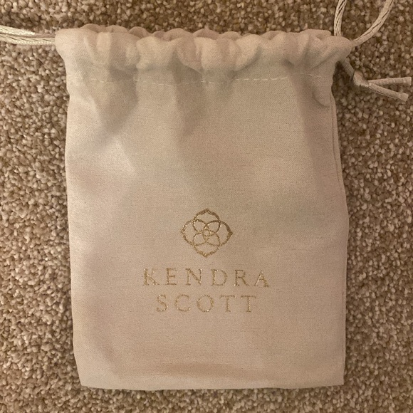 Kendra Scott Heart Necklace - Picture 4 of 4